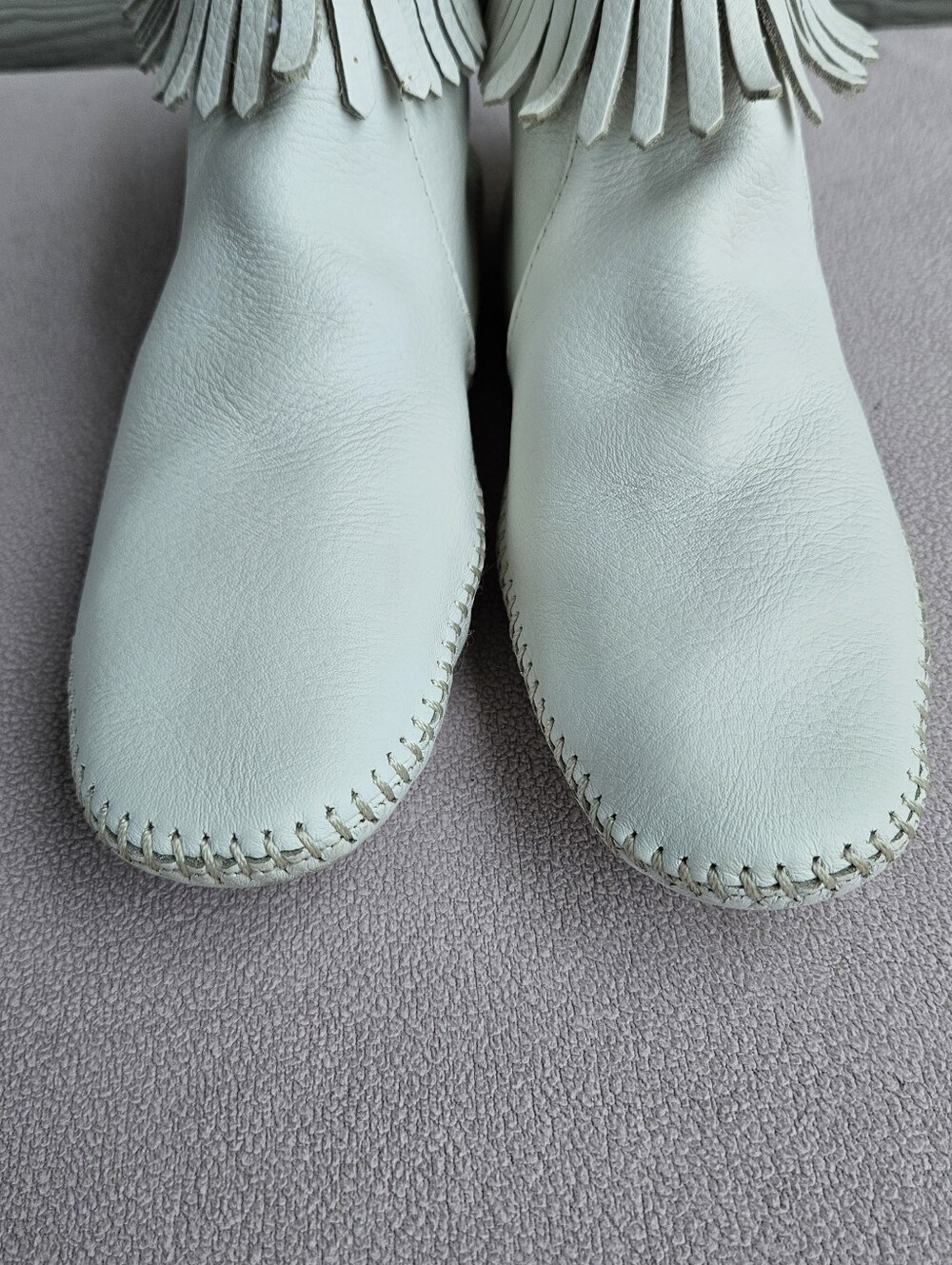 Vtg Minnetonka Moccasins Women SZ 10 White Fringe Ankle Boots USA Made Leather - Picture 12 of 12